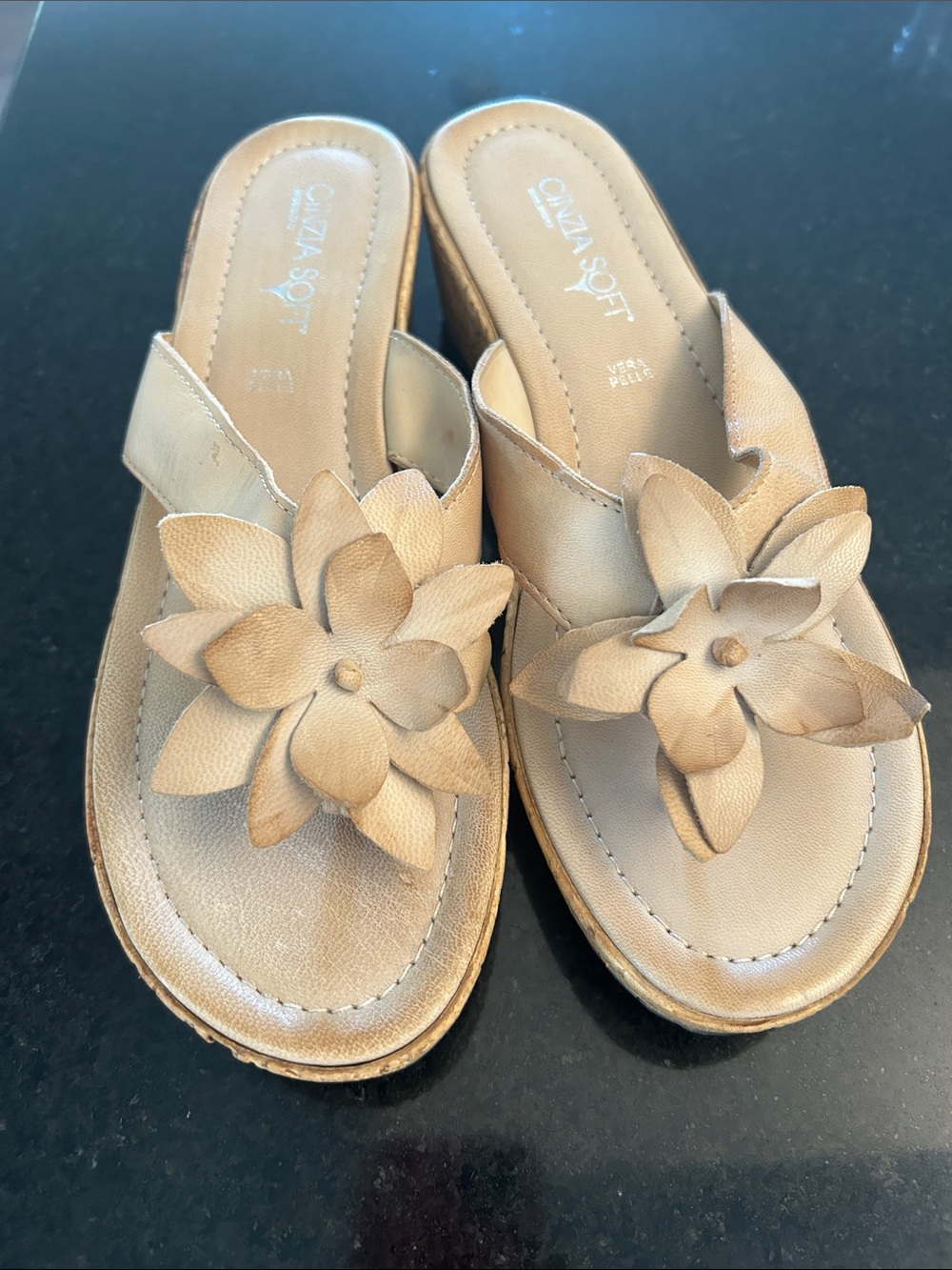 NWOT Italian Made Women's Tan Floral Leather Slide Sandals